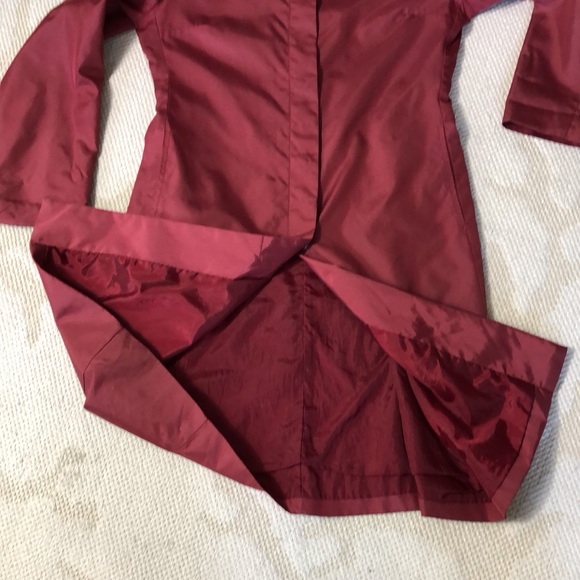 21. In wear coat - Picture 16 of 16